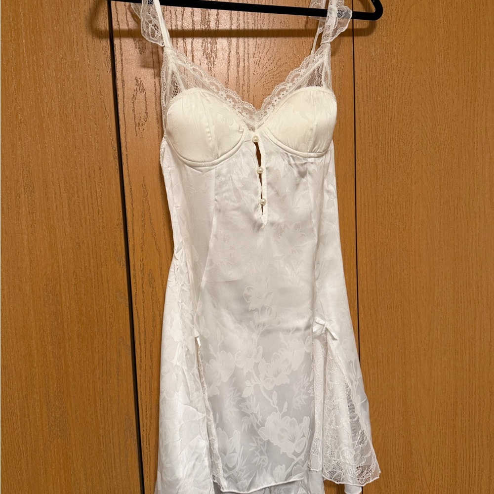 Elegant White Lace Lingerie